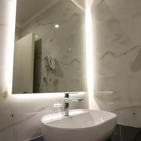 Отель Orfeas 3*