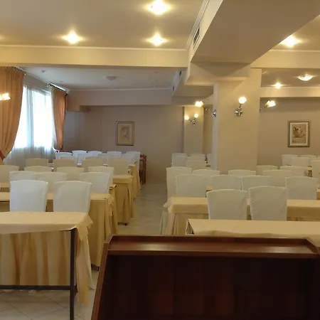 Отель Orfeas 3*